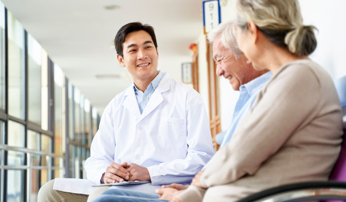 TPI-Healthcare Doctor talking to patients
